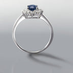 Gyűrű 750/18 K fehér arany Zafír Kék, 0.88 ct, Gyémánt 0.555 ct, 10 Kövek, w-si