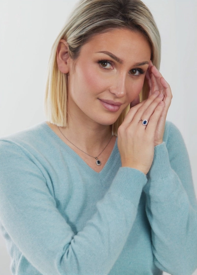 Gyűrű 750/18 K fehér arany Zafír Kék, 0.88 ct, Gyémánt 0.555 ct, 10 Kövek, w-si